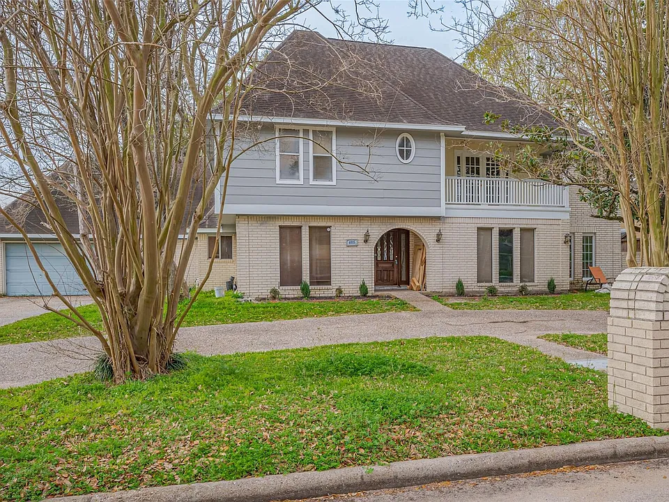 4015 Black Locust Dr