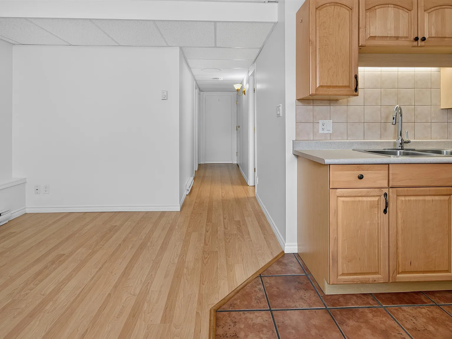 2 bed, 850 sqft, $2,200 — Photo 3