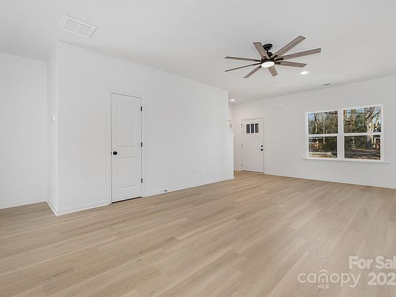 5th image of 7415 Linda Lake Dr