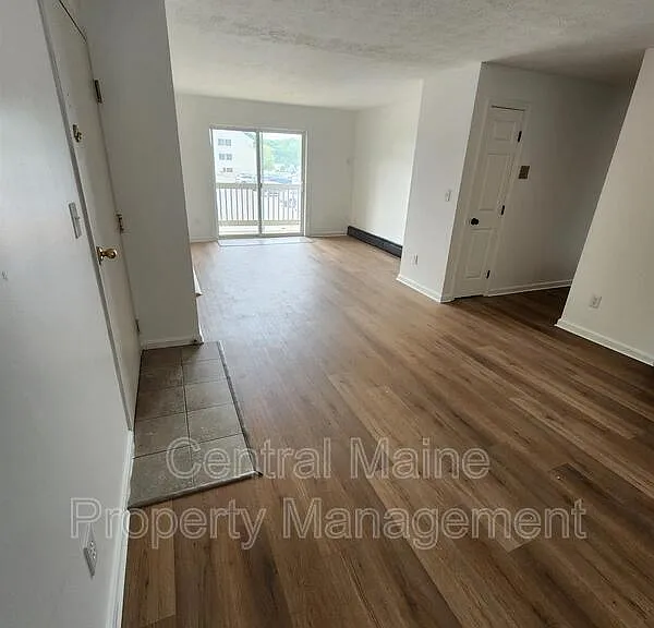 39 Northern Avenue Hts #5 — Photo 2
