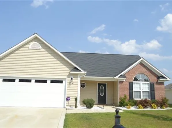 241 Collinwood Dr, Raeford, NC 28376