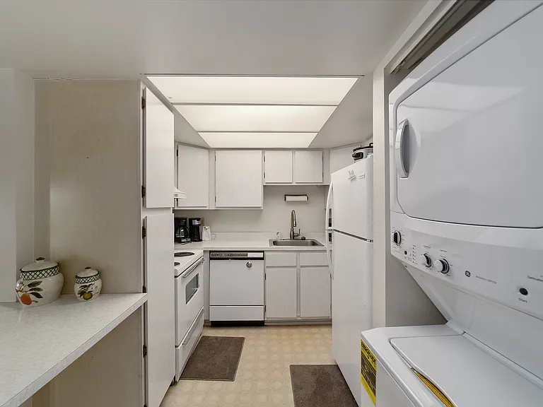 557 Midway #B — Photo 10