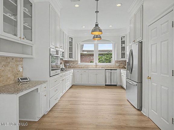 2nd image of 11644 Stanton Cir