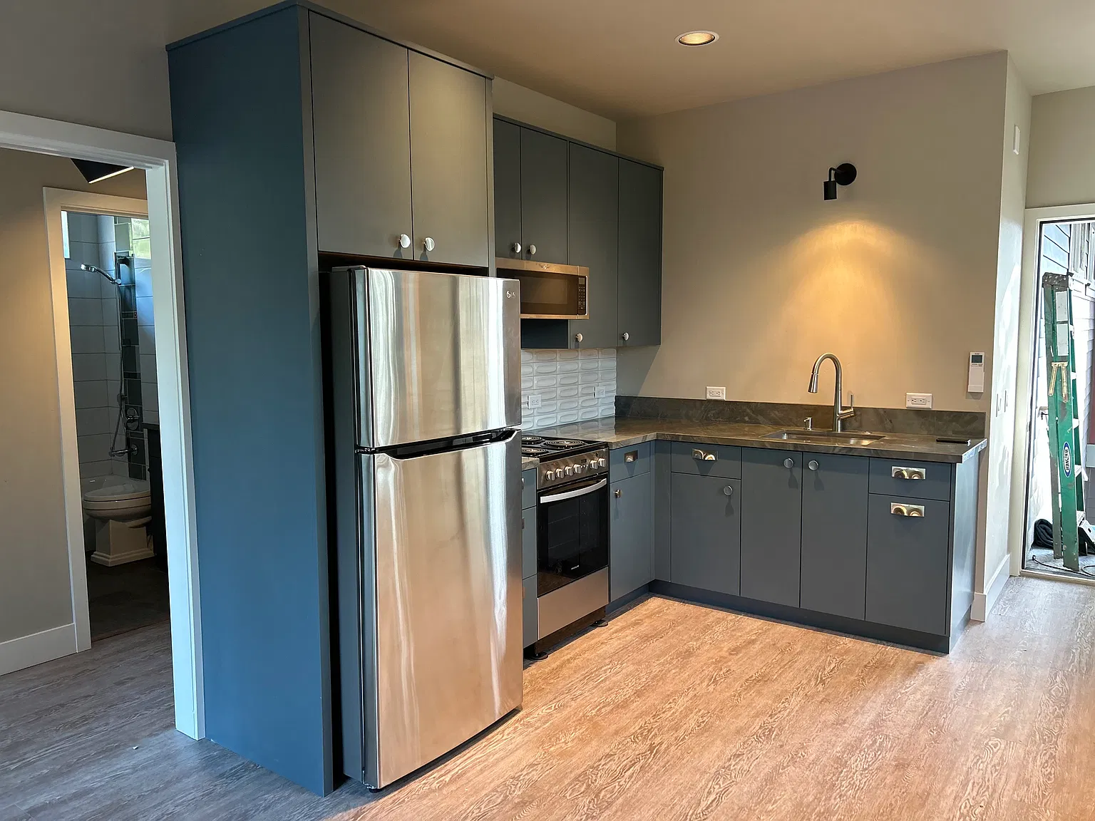 1 bed, 450 sqft, $1,875 — Photo 2