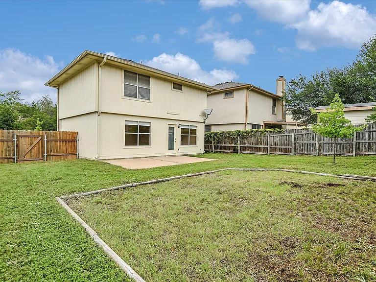 13819 Lothian Dr — Photo 20