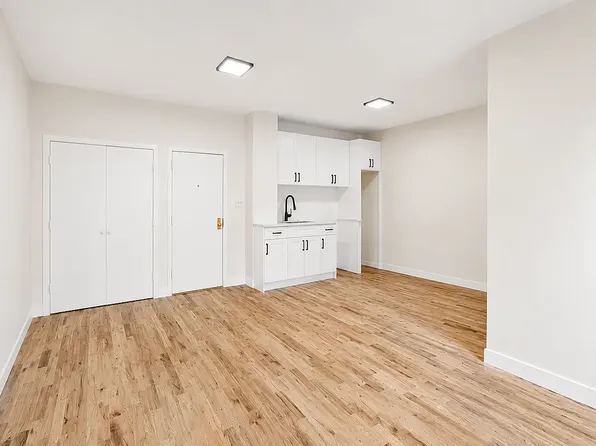 235 Lexington Avenue image 1 of 10