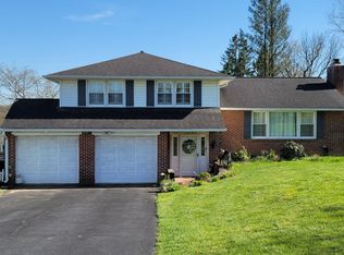 17 Pleasant View Dr, Gap, PA 17527