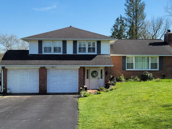 17 Pleasant View Dr, Gap, PA 17527