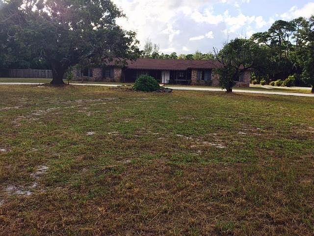 1st image of 895 Fergusson Ln