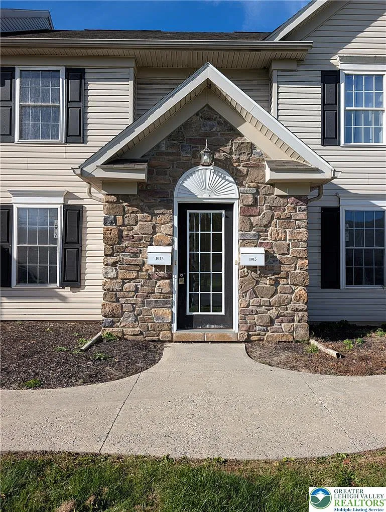 2 bed, 1.5 bath, 1200 sqft, $1,650 — Photo 1