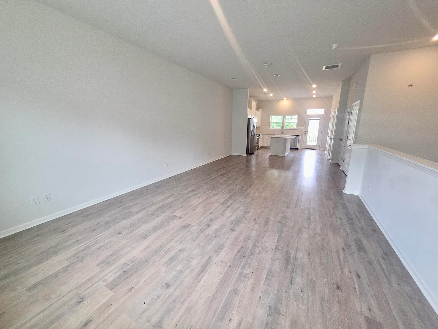 3 bed, 3.5 bath, 2270 sqft, $2,700 — Photo 4