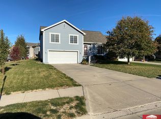 16838 N Browne Cir, Omaha, NE 68116