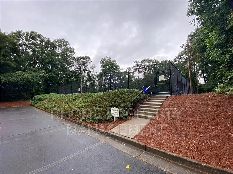 1418 Highland Bluff Dr SE — Photo 27