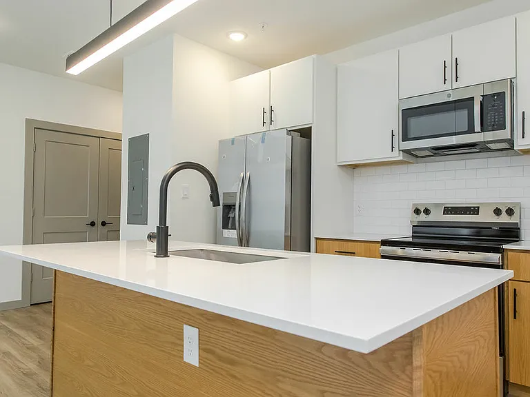4001 Roseland Ave — Photo 93