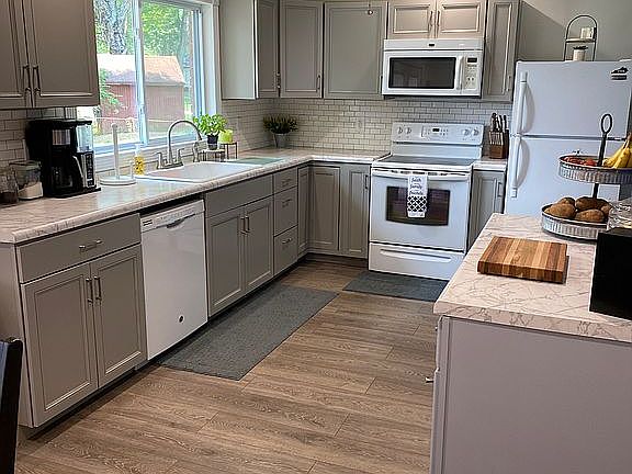 5th image of 9914 Silverwood Ln