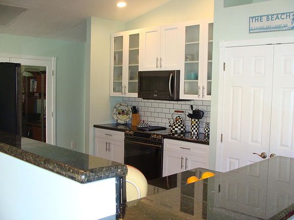 Eat-in Kitchen