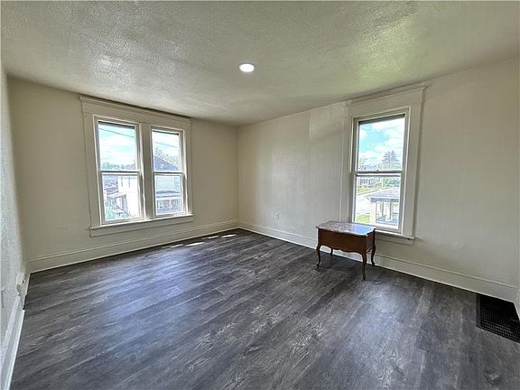 4th image of 1317 Plum St #2