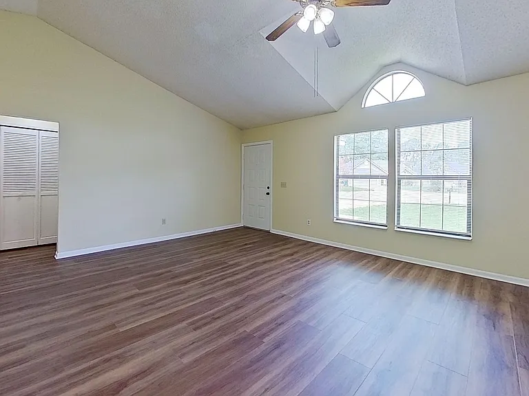 12958 Medford Ln — Photo 5