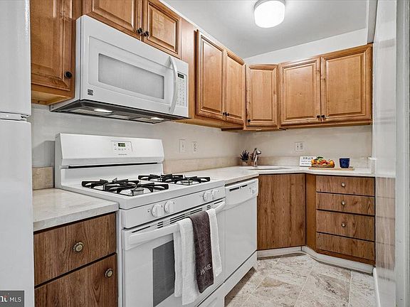 2nd image of 204 Park Terrace Ct SE APT 25