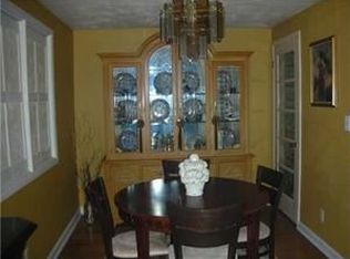 37 Jefferson Dr, Lockport, NY 14094