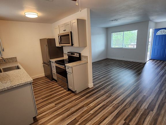 2nd image of 224 Boulder Creek Dr #6