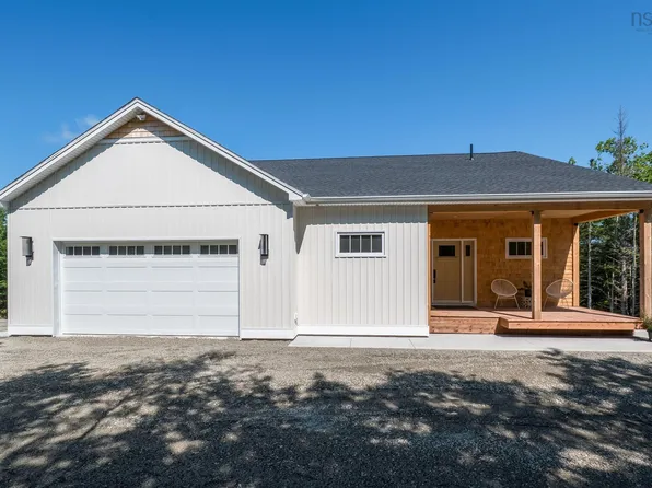 208 Bretton Woods Rd, Mount Uniacke, NS B0N 1Z0