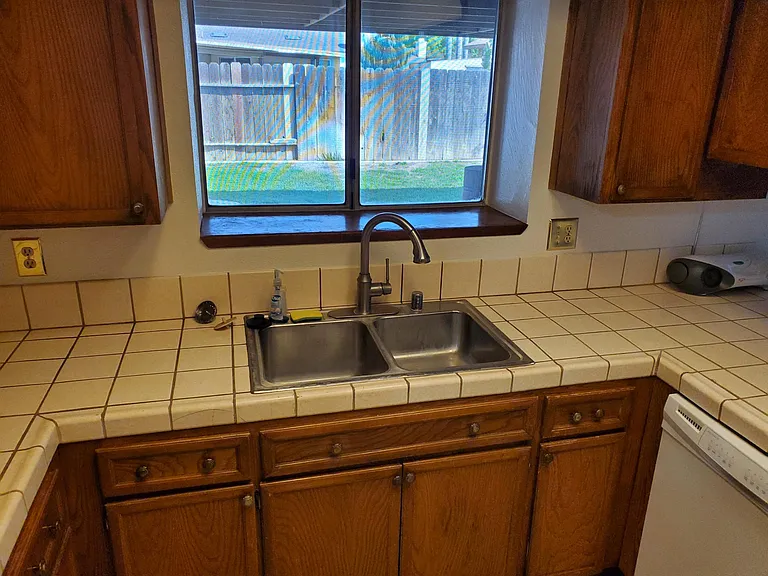 5908 Lugene Ave — Photo 8