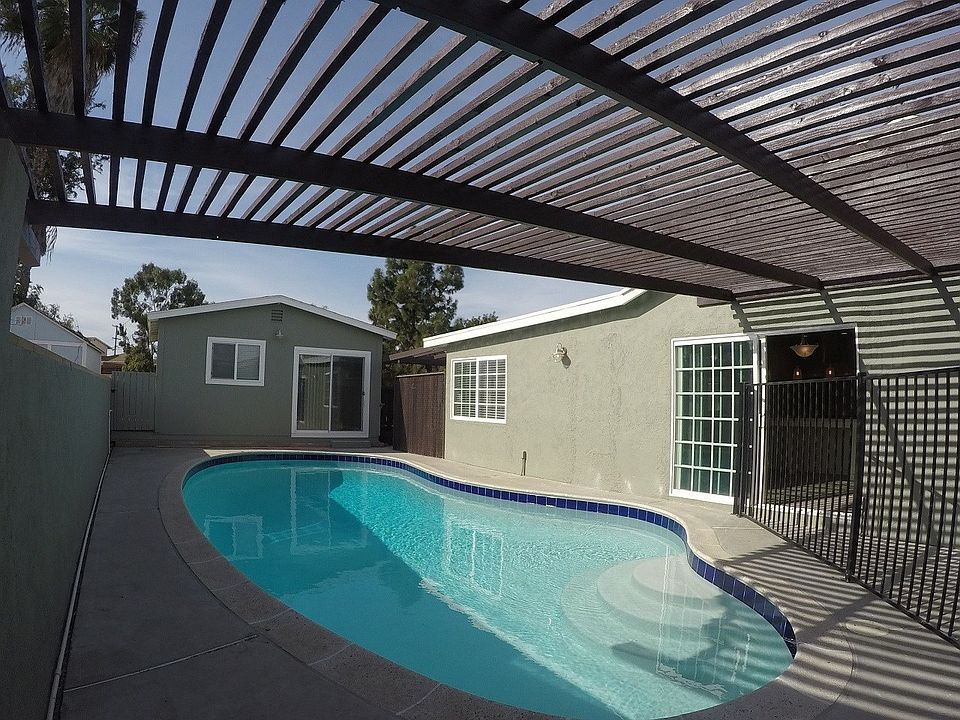 1st image of 912 Angelo Dr