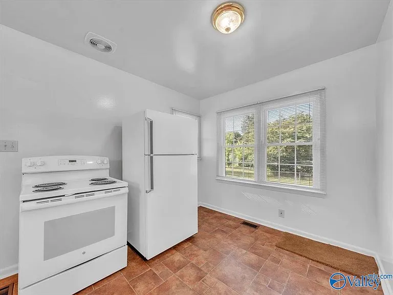 422 Karter St NW — Photo 10