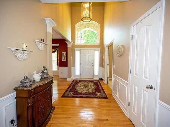 3rd image of 9256 Windrift Way