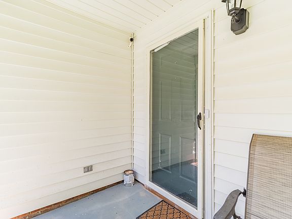 3rd image of 168 Thames Valley Ct