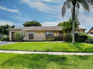 9717 Richmond Cir, Boca Raton, FL 33434