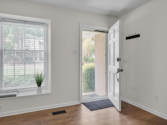 4th image of 4008 Casa St