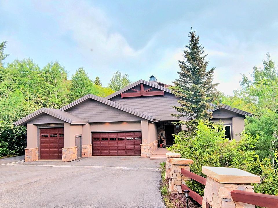 Front of 7184 Canyon Drive
