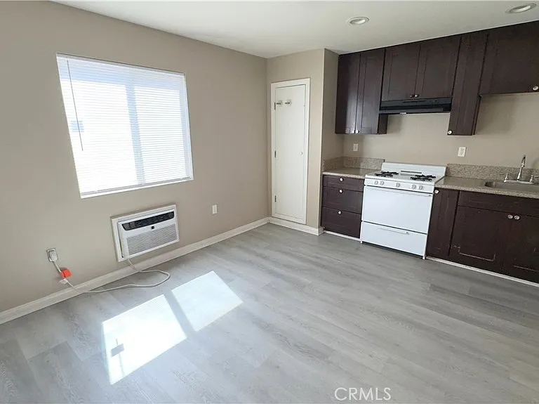 253 E King St #A — Photo 3