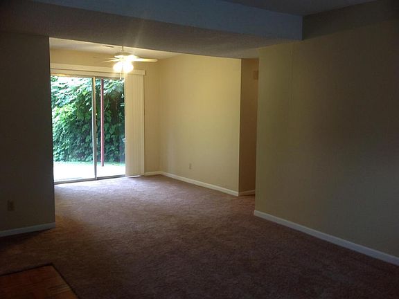 4th image of 901 Flanders Ln APT 1