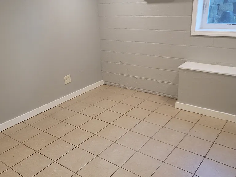 329 S Hocker Ave #R — Photo 7