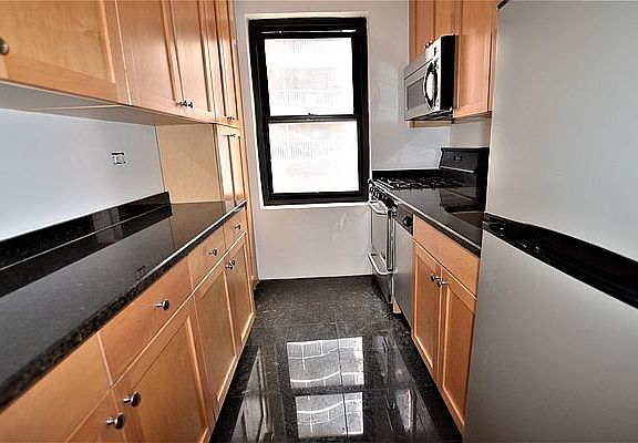5th image of 141 E 56th St APT 4L