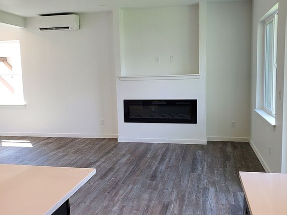 2nd image of 818 E F St Unit B