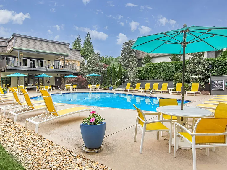 Kingston Pointe Apartments — Photo 40