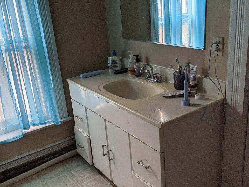 2nd image of 149 Temple St #2