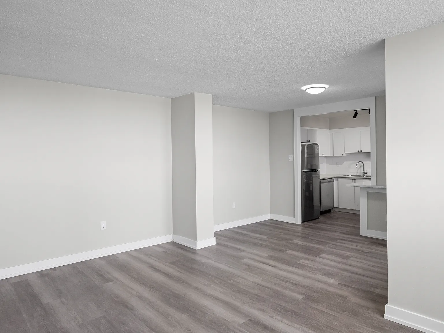 210 Steeles Avenue West Brampton — Photo 4