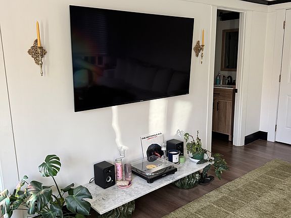 3rd image of 1820 Echo Park Ave APT 3