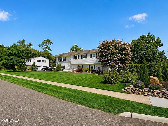 2nd image of 55 Cherry Tree Farm Road