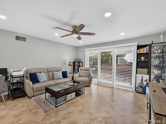 4th image of 1062A Cabrillo Park Dr APT D