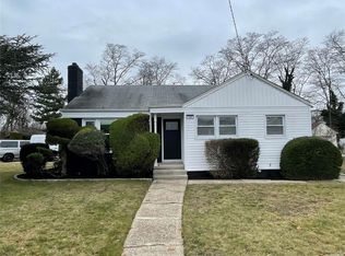 120 Melrose Ave, Massapequa, NY 11758