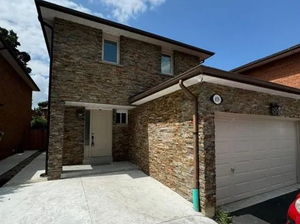 659 Roselaire Trl Unit 1, Mississauga, ON L5R 3C6