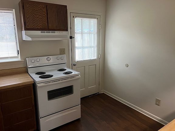 5th image of 1015 Wesley Ln #B