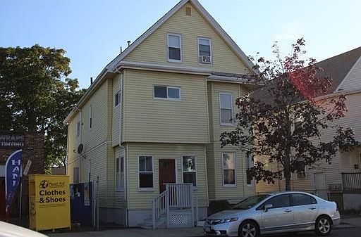 2nd image of 105 Chelsea St