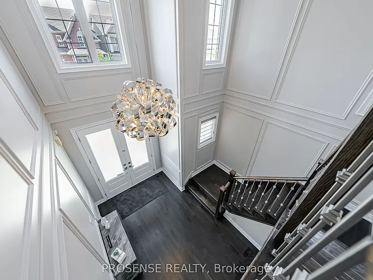 8 Macbean Cres — Photo 6